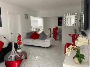 Beautiful House 7 min from Miami Airport w FREE parking
